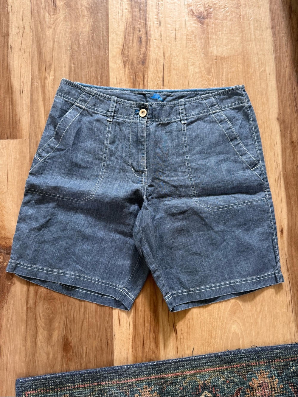 Tommy Bahama Blue Denim-Style Bermuda Shorts 100% linen NWT
